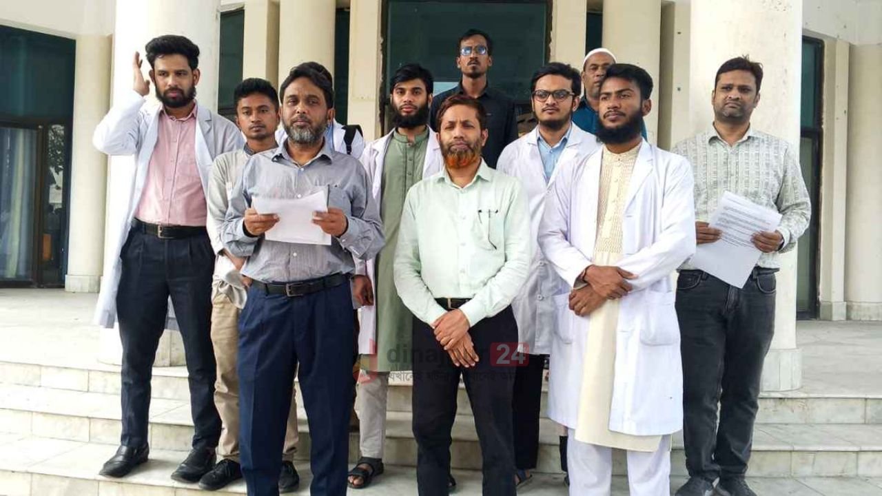 দিনাজপুরের ইন্টার্ন চিকিৎসকরা ৩ দিন পর কাজে ফিরছেন 