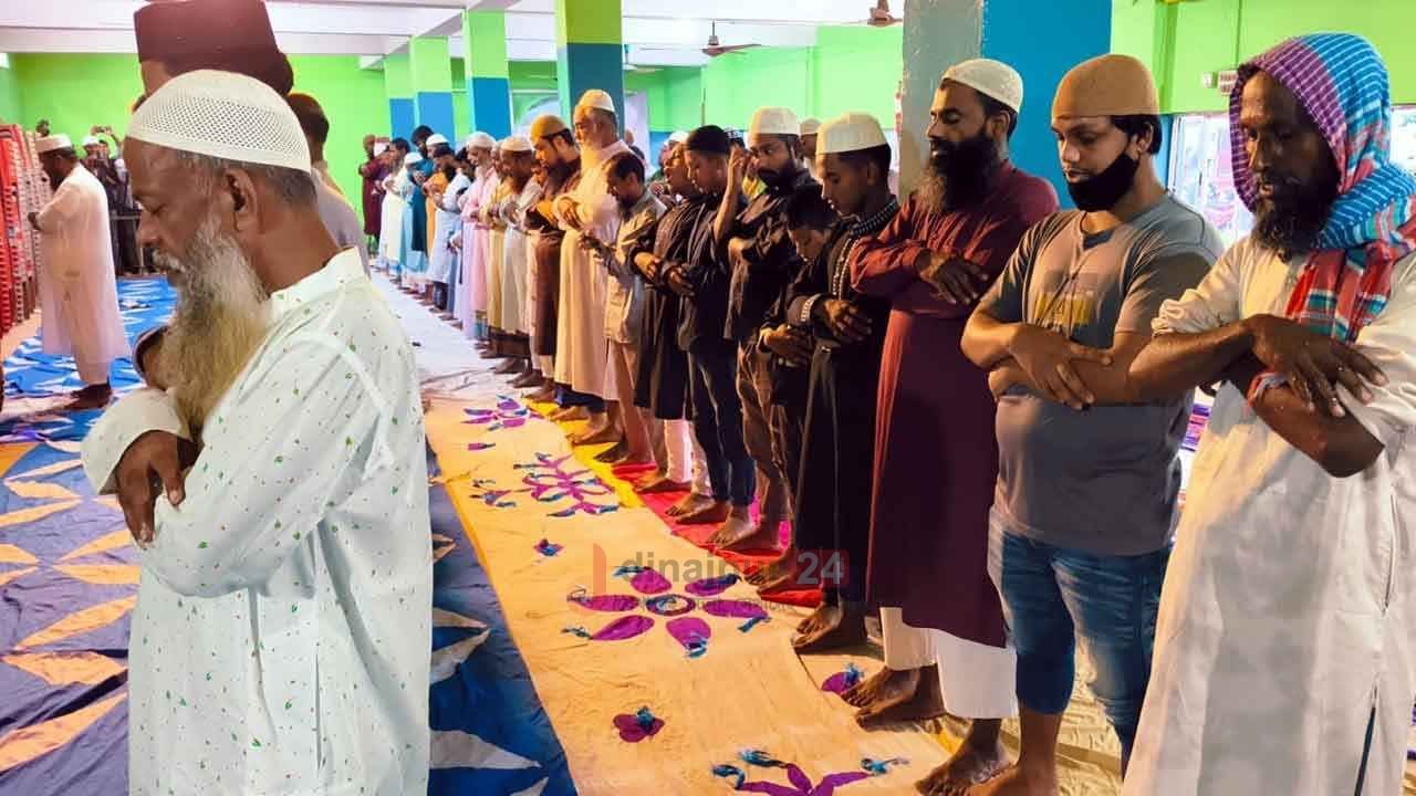 সৌদির সঙ্গে মিল রেখে দিনাজপুরে ঈদ উদযাপন