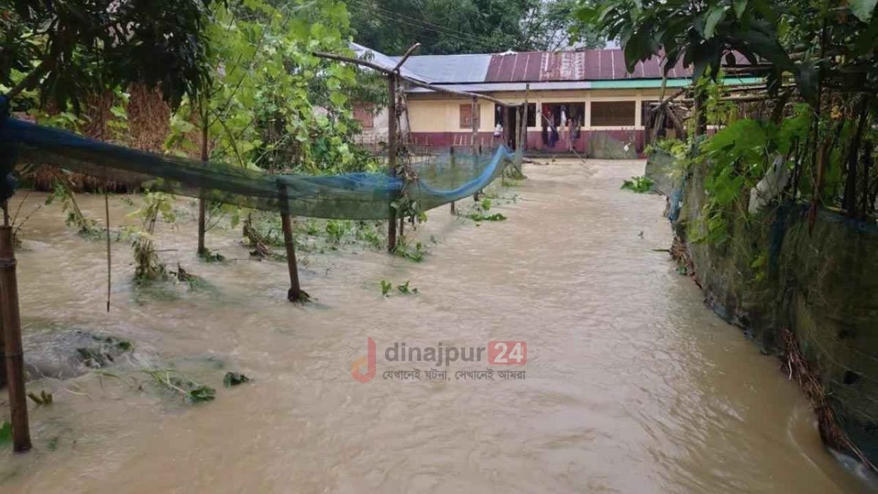 মৌলভীবাজারে প্রতিরক্ষা বাঁধ ভেঙে বন্যা, ৪০ হাজার মানুষ পানিবন্দি